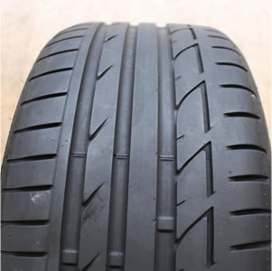 タイヤ溝の写真